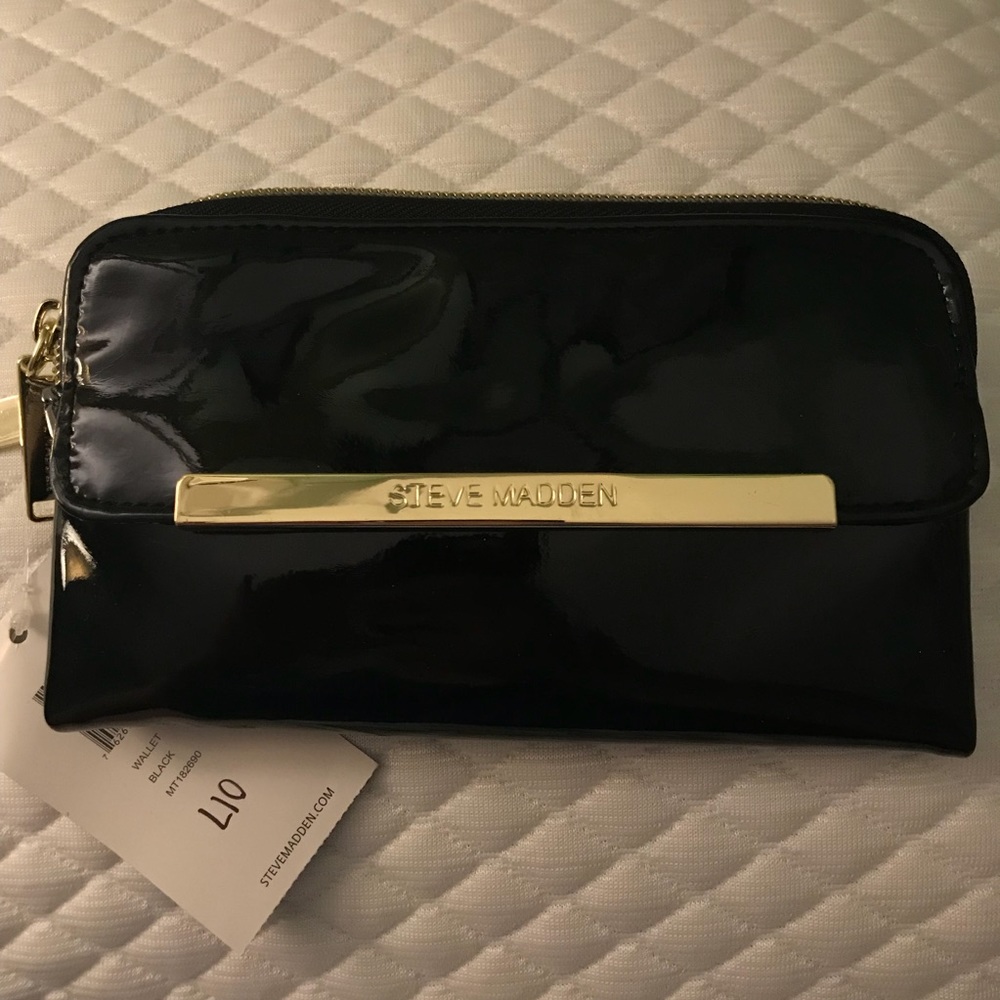 NEW Steve Madden clutch- multiple compartments